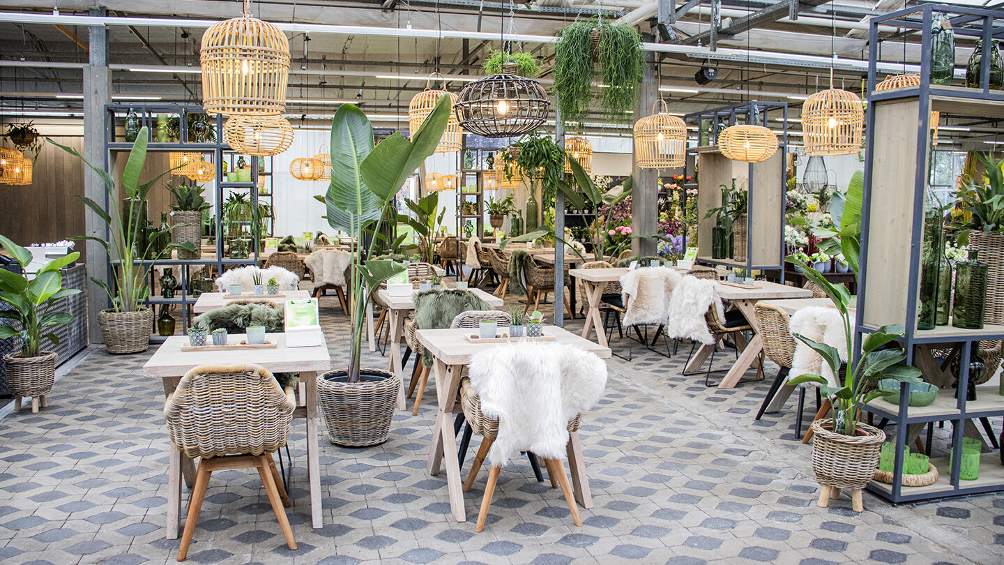 Blumen Risse, Gartencafe, Dort­mund-Indu­park, Cafe, Gastraum, Tresen, Theke, Stühle, Modern, Gesamt, Übersicht, Stilvoll